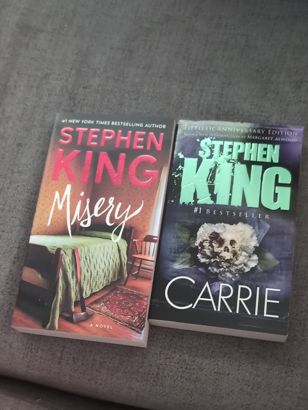Stephen King Paperback Book Lot - Misery & Carrie - Green, Pink, Black Covers